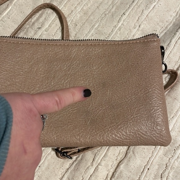 Riley Crossbody by Jen & Co  - Vegan Leather, Eco-Friendly Handbag - Picture 4 of 12
